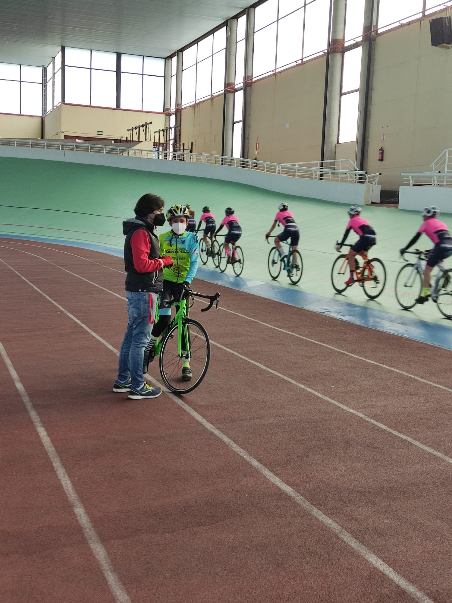 Golpe de Pedal y Entrenamiento Ciclismo-CentrePoint-CC Nieves repitieron sesión preparatoria de pista