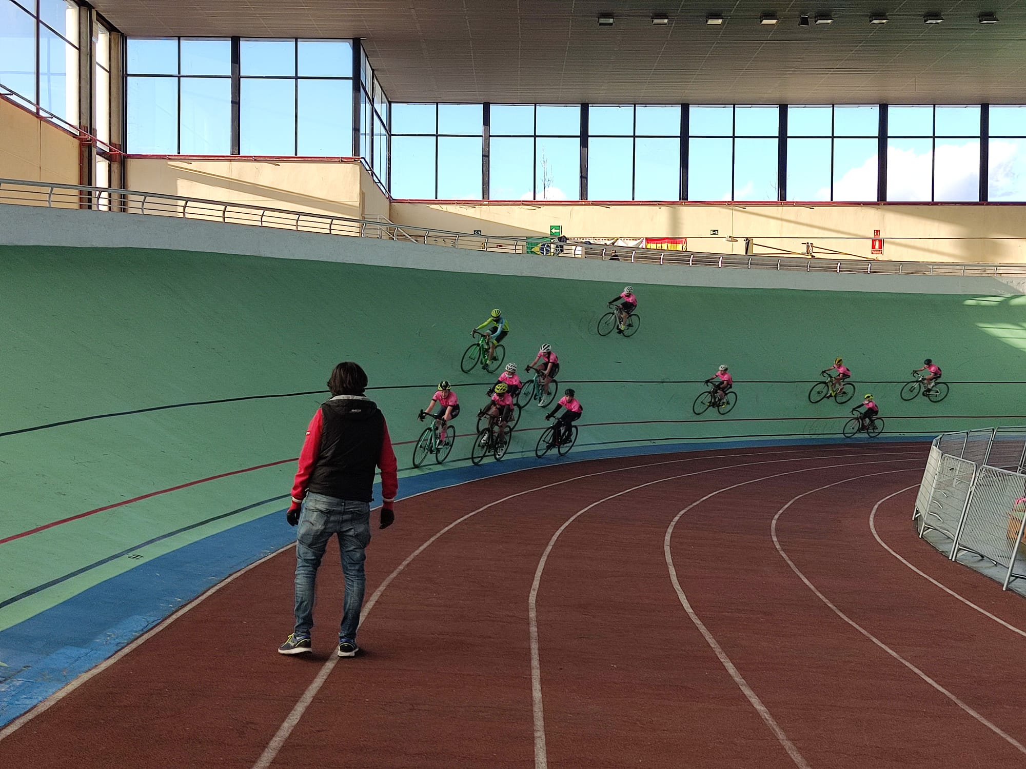 Golpe de Pedal y Entrenamiento Ciclismo-CentrePoint-CC Nieves repitieron sesión preparatoria de pista