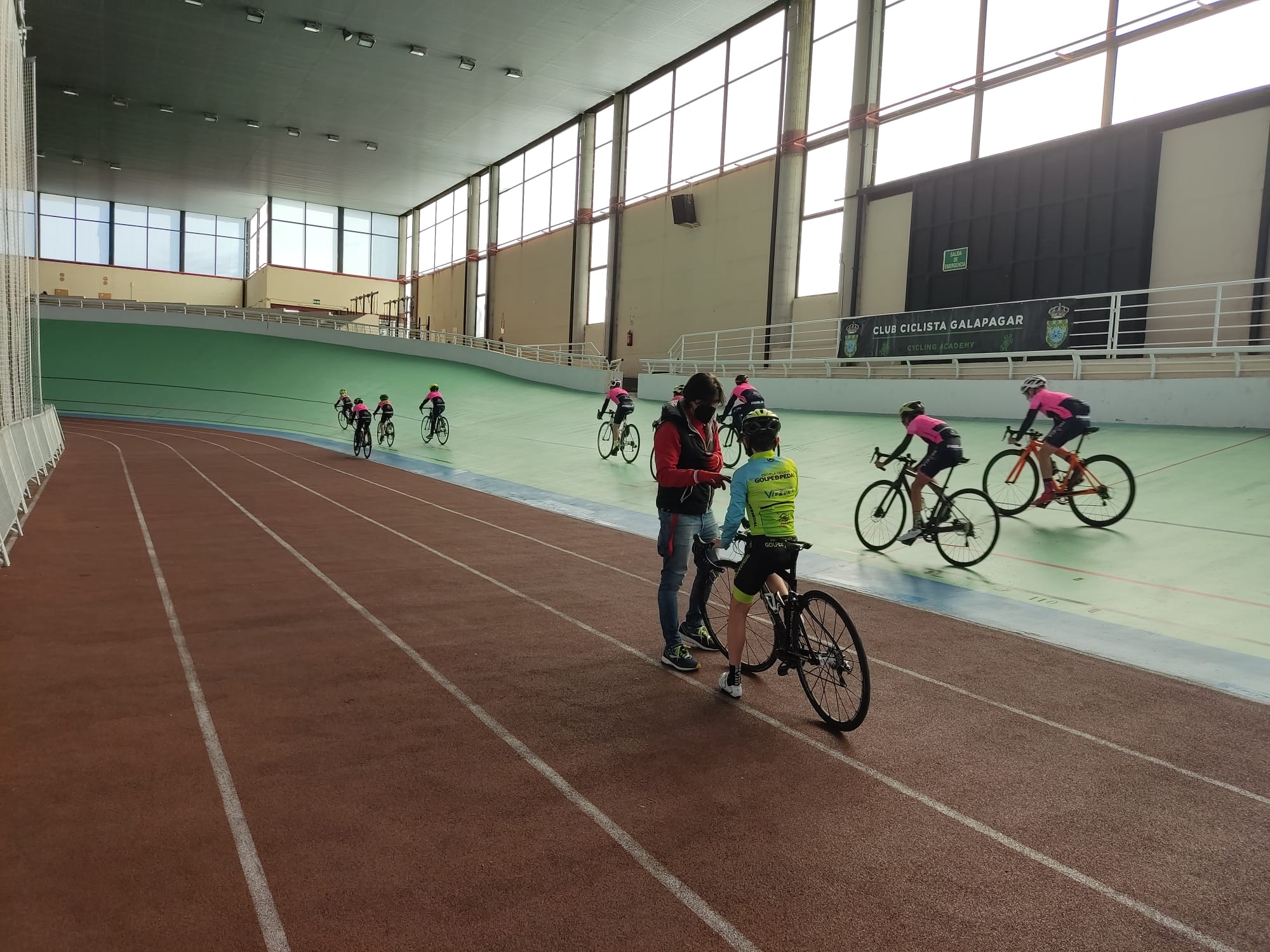 Golpe de Pedal y Entrenamiento Ciclismo-CentrePoint-CC Nieves repitieron sesión preparatoria de pista