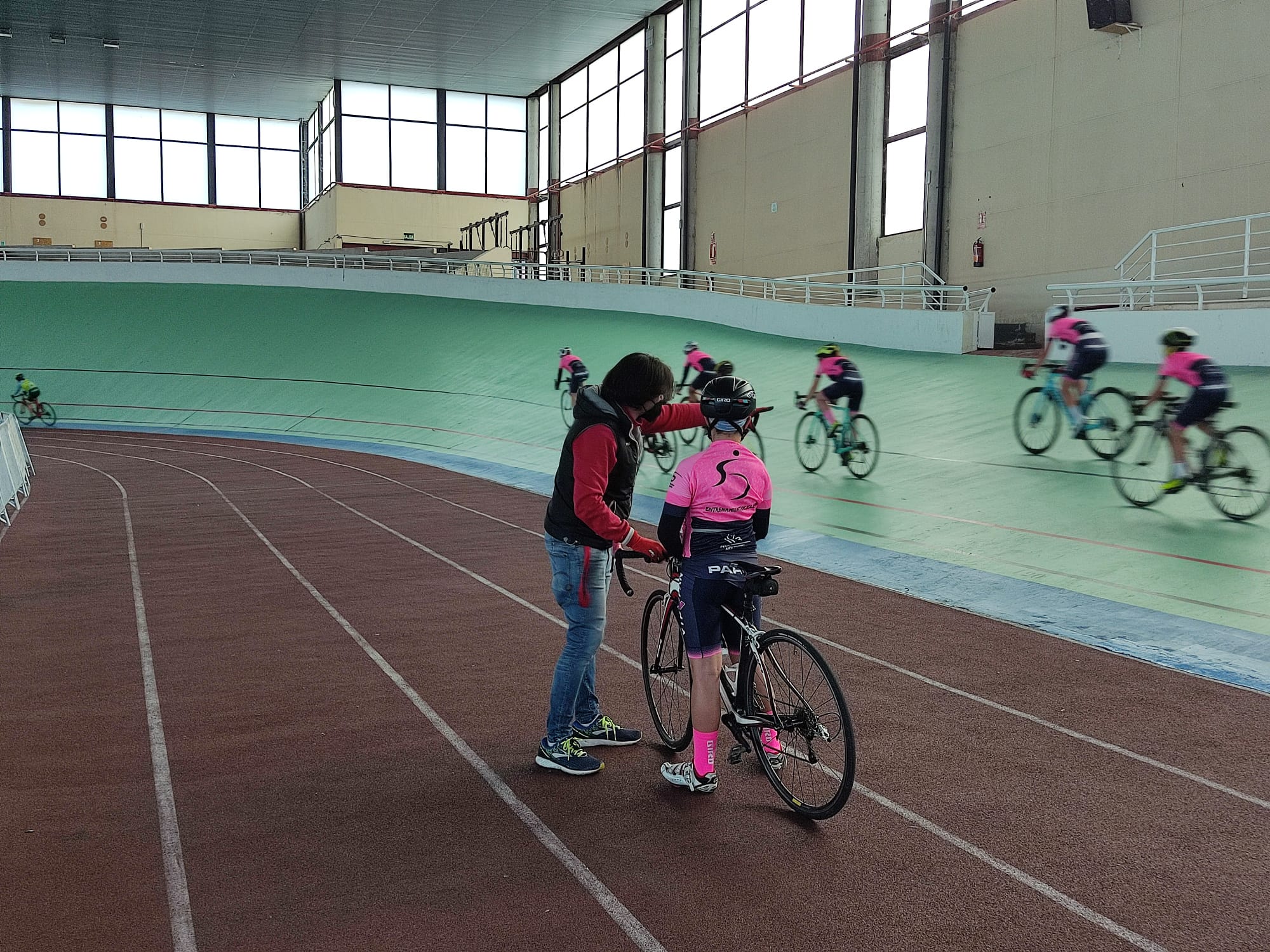 Golpe de Pedal y Entrenamiento Ciclismo-CentrePoint-CC Nieves repitieron sesión preparatoria de pista