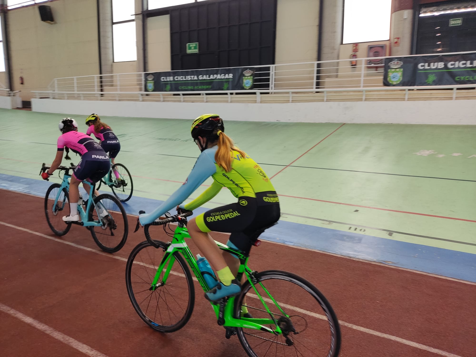 Golpe de Pedal y Entrenamiento Ciclismo-CentrePoint-CC Nieves repitieron sesión preparatoria de pista