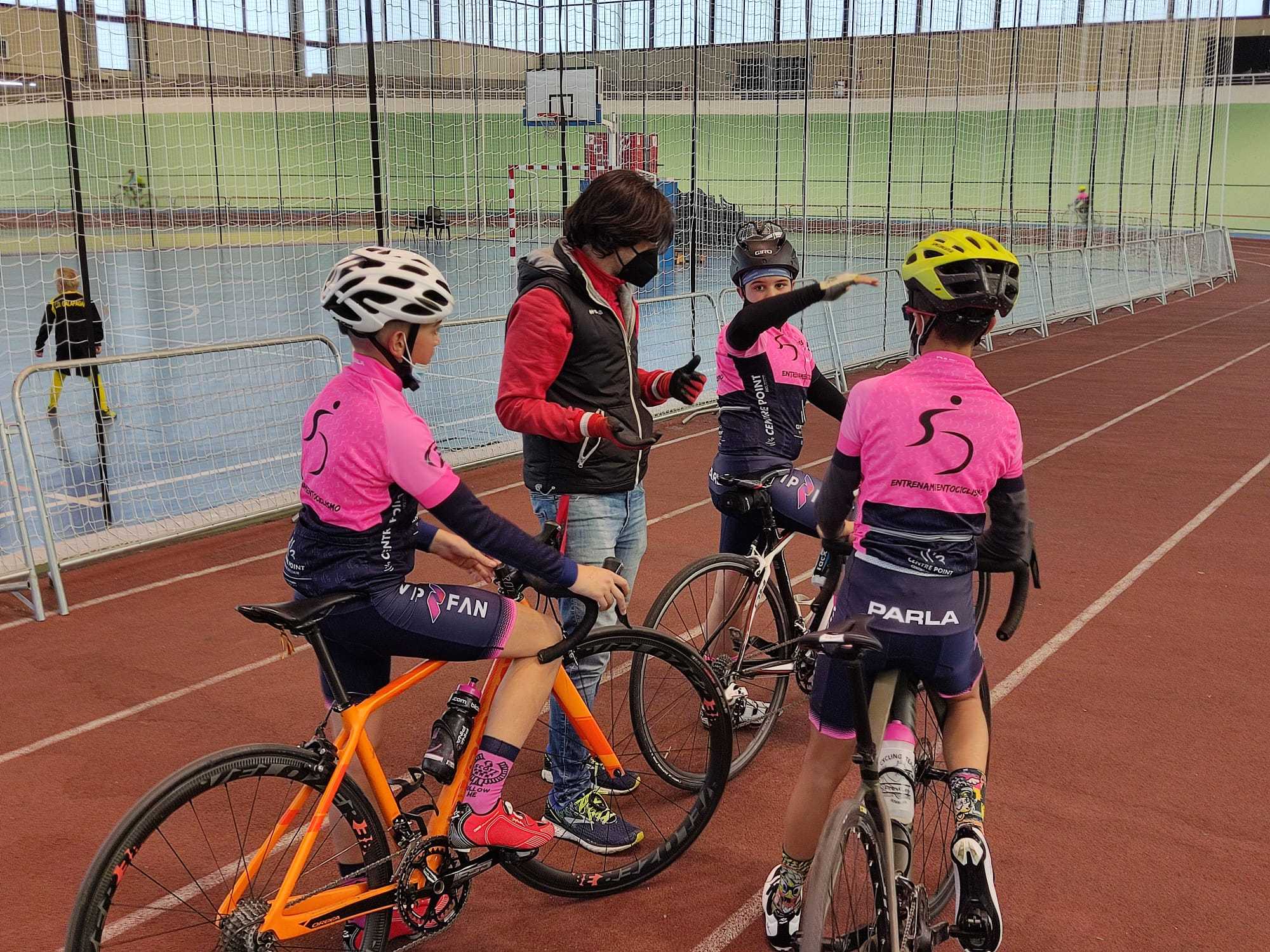 Golpe de Pedal y Entrenamiento Ciclismo-CentrePoint-CC Nieves repitieron sesión preparatoria de pista