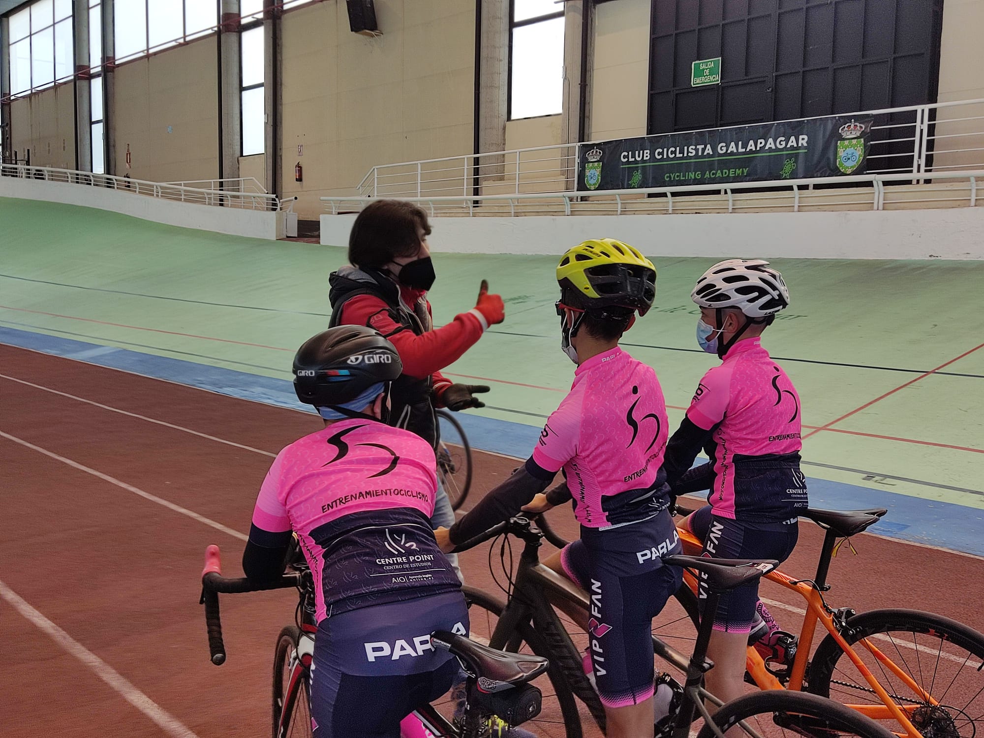 Golpe de Pedal y Entrenamiento Ciclismo-CentrePoint-CC Nieves repitieron sesión preparatoria de pista