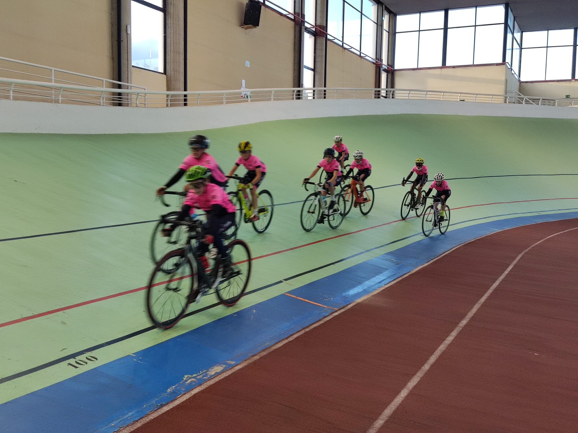 Golpe de Pedal y Entrenamiento Ciclismo-CentrePoint-CC Nieves repitieron sesión preparatoria de pista