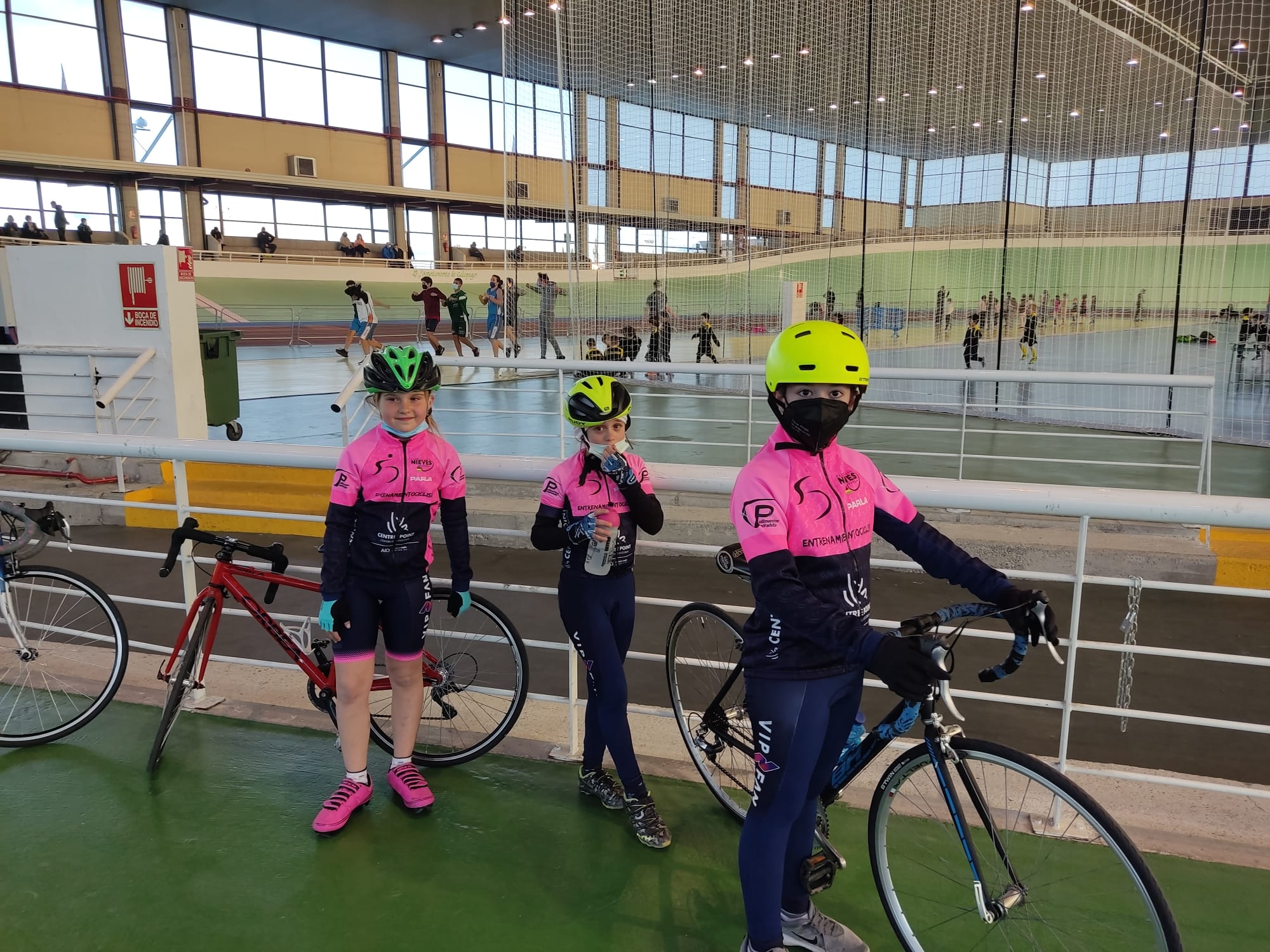 Golpe de Pedal y Entrenamiento Ciclismo-CentrePoint-CC Nieves repitieron sesión preparatoria de pista