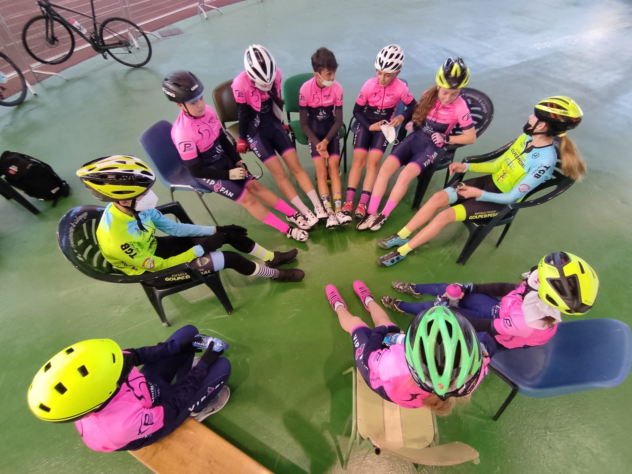 Golpe de Pedal y Entrenamiento Ciclismo-CentrePoint-CC Nieves repitieron sesión preparatoria de pista