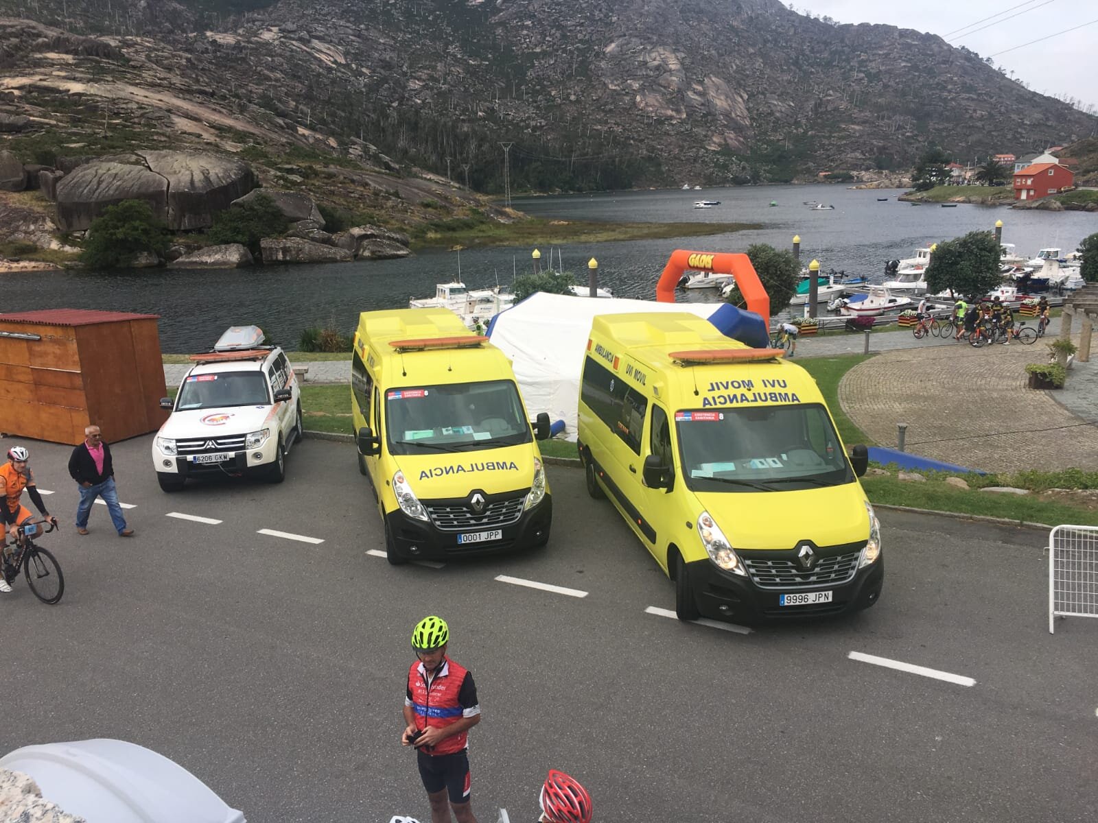 Acordo de colaboración entre Ambulancias Coexam e a Federación Ciclismo Galego