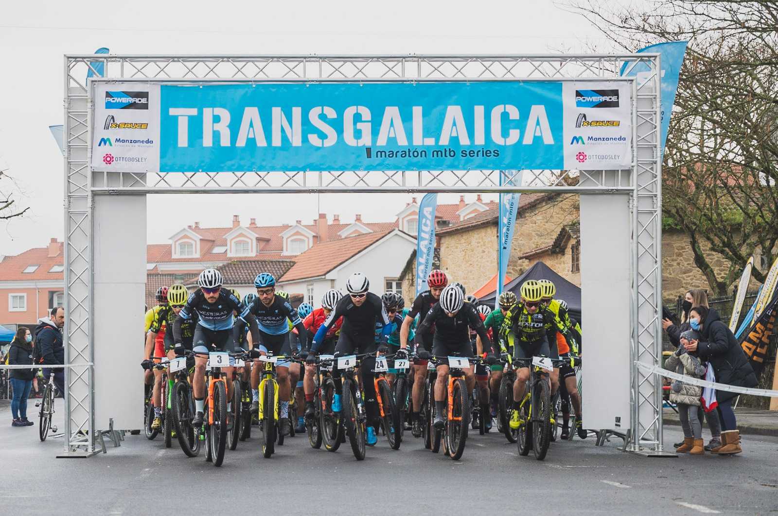 Diego Álvarez e Desiree Fernández gañan a segunda proba do circuíto Transgalaica 2022 en Ames