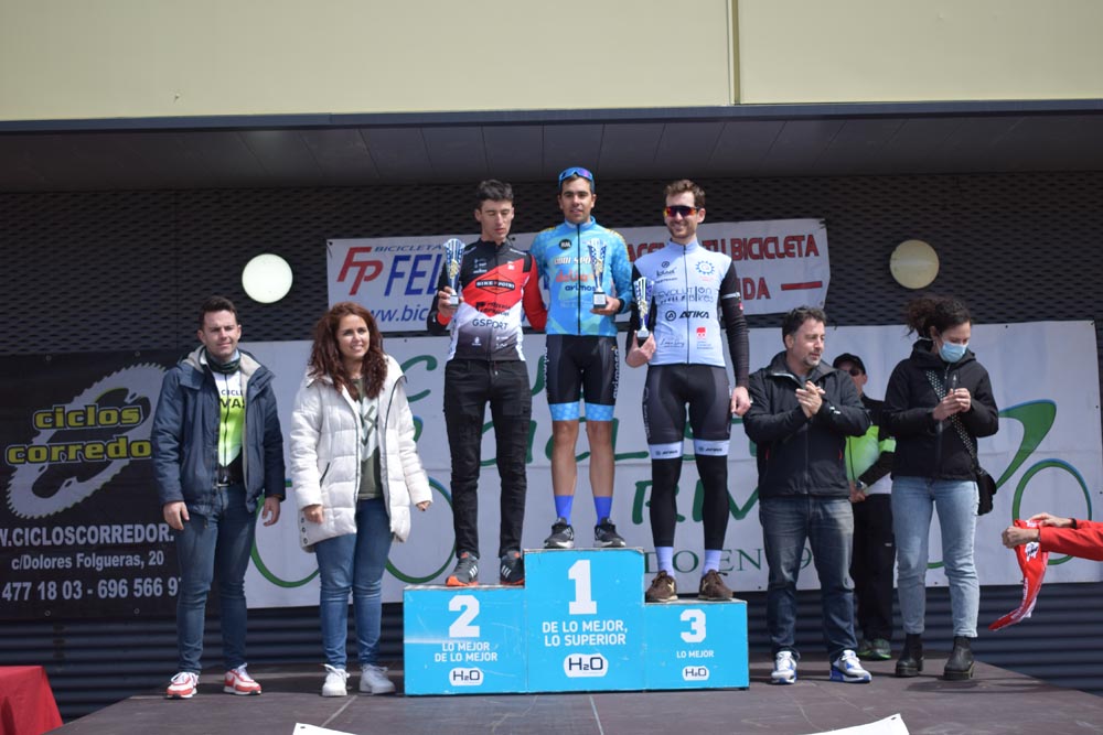 El X Memorial Carlos Cubillo acogió hoy en Rivas-Vaciamadrid el arranque del calendario madrileño de ruta