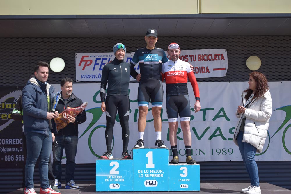 El X Memorial Carlos Cubillo acogió hoy en Rivas-Vaciamadrid el arranque del calendario madrileño de ruta