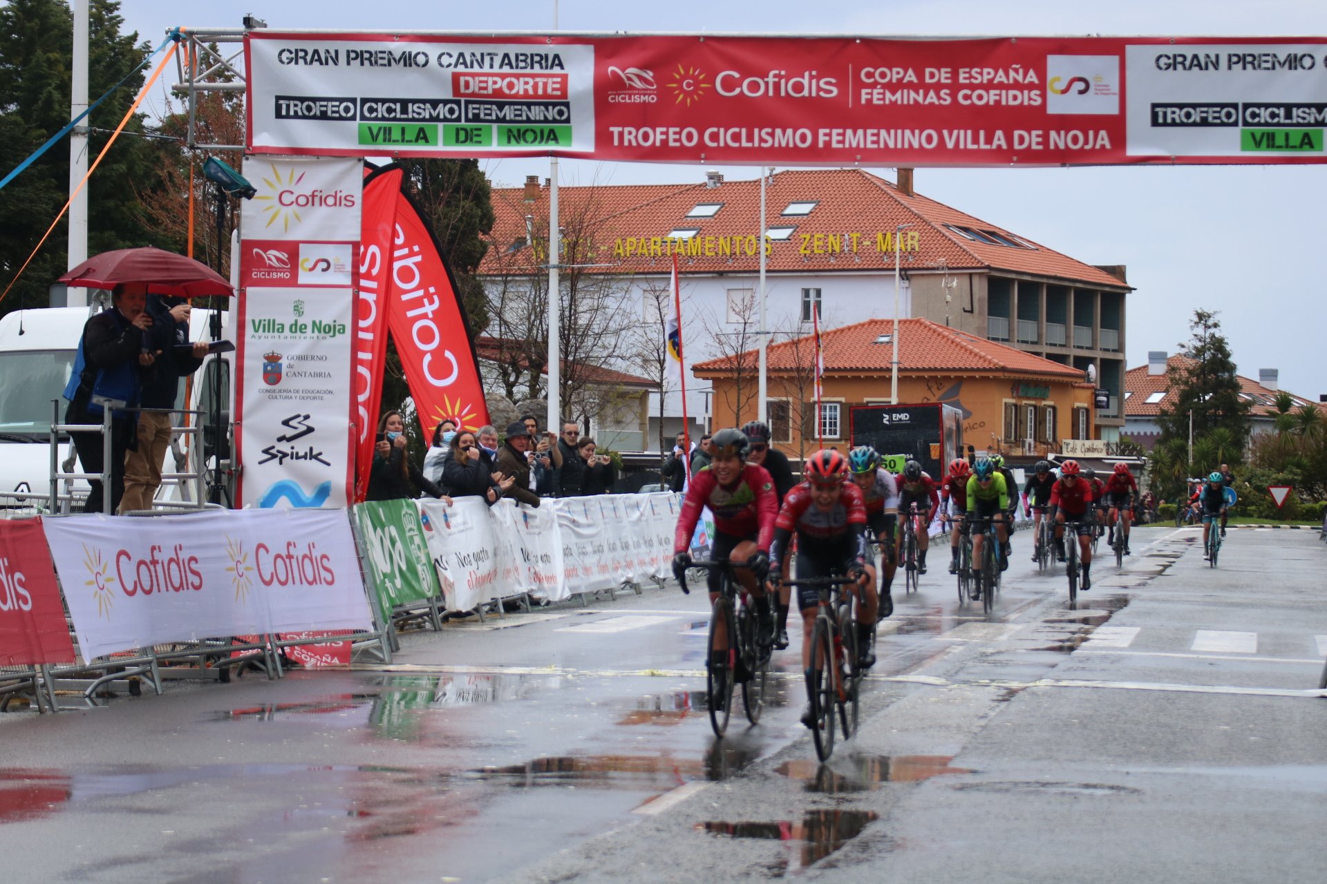 Alba Leonardo, Lucía Ruiz y Paula Ostiz ganan en Noja