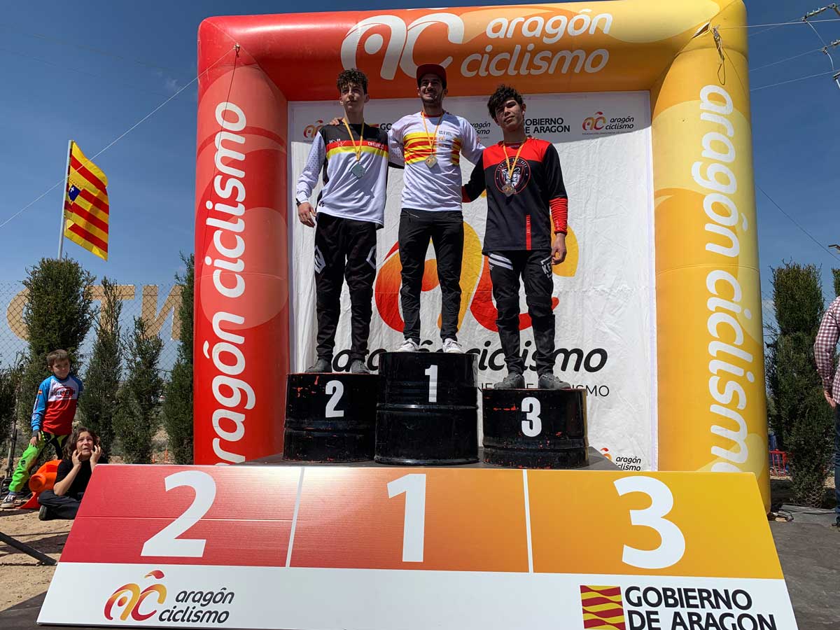 Rafael Izquierdo y Lara Palacio se proclaman campeones de Aragón de BMX en el circuito de Quinto
