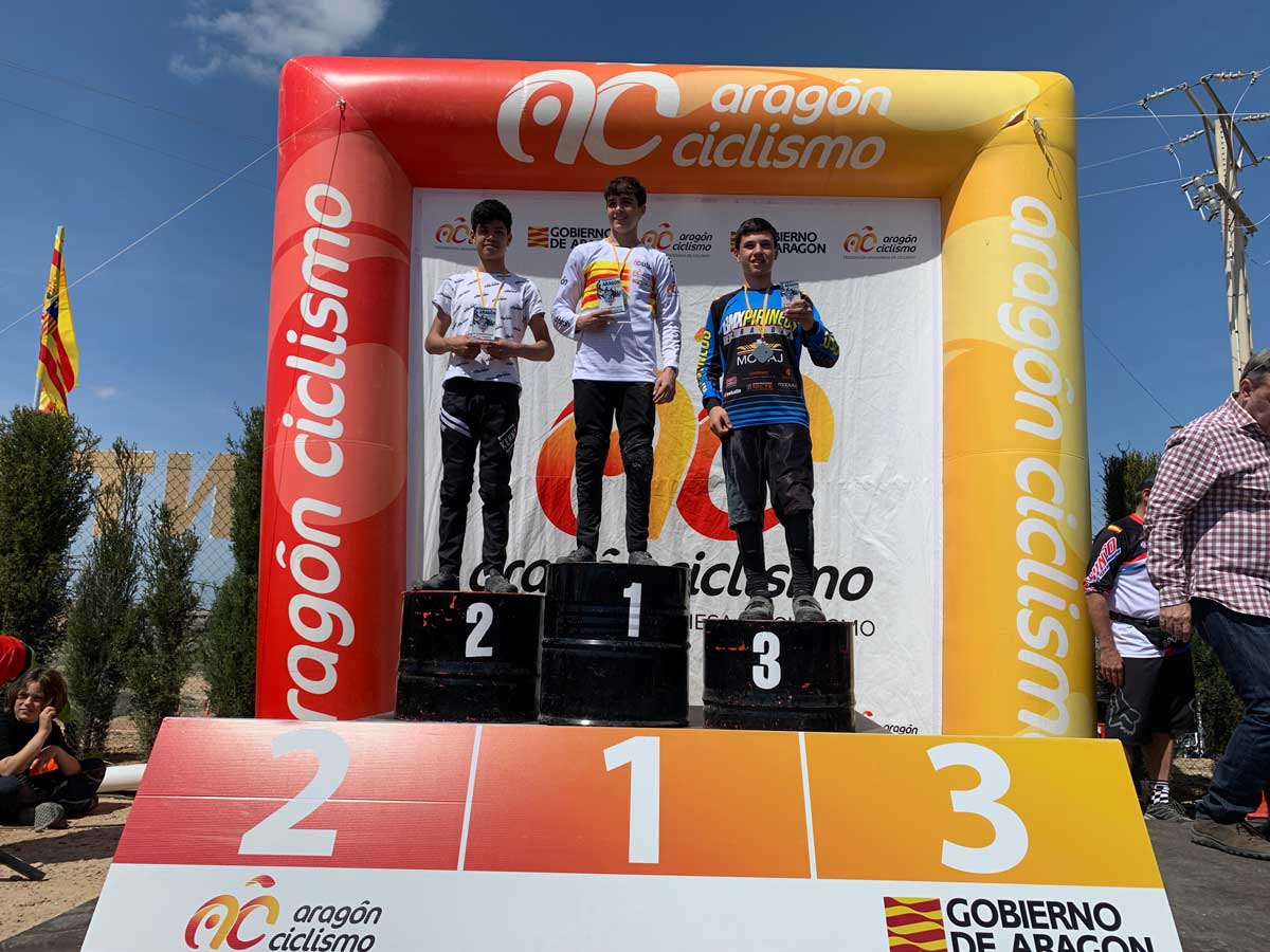 Rafael Izquierdo y Lara Palacio se proclaman campeones de Aragón de BMX en el circuito de Quinto