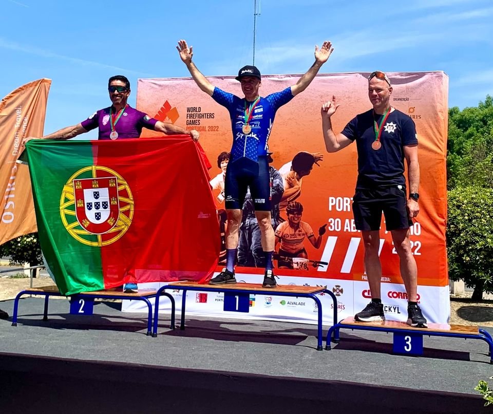 Óscar Negrete doble campeón del mundo de bomberos en Portugal