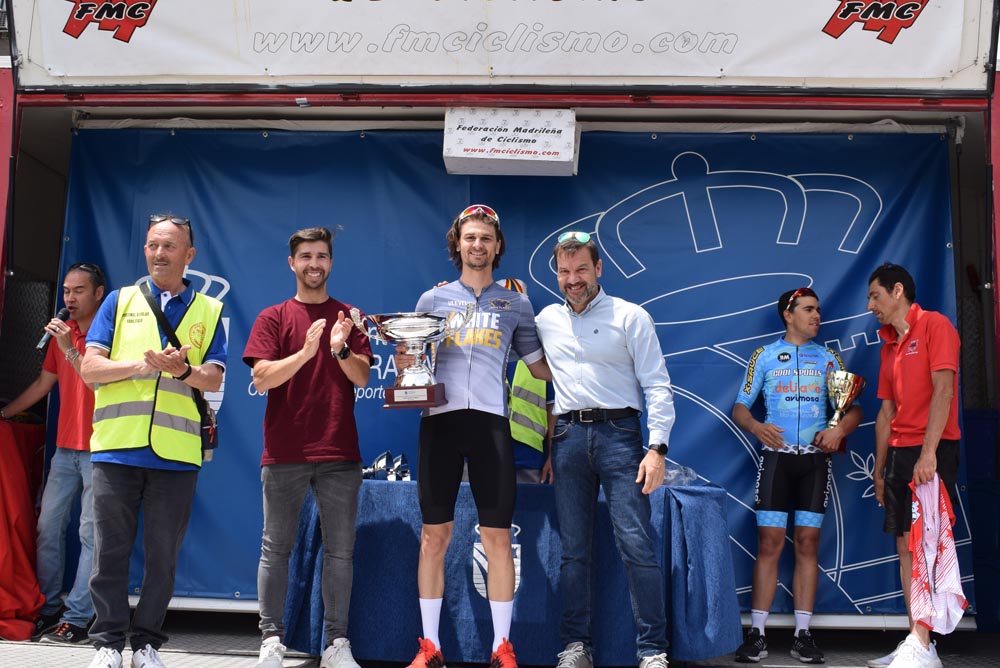 Gonzalo Zambrano y Santiago Isaac Cadavid se hacen con el prestigioso Trofeo Peña Ciclista Paloma