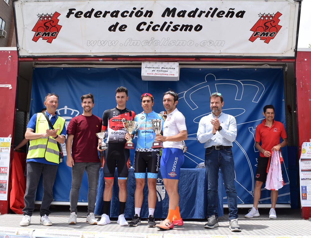 Gonzalo Zambrano y Santiago Isaac Cadavid se hacen con el prestigioso Trofeo Peña Ciclista Paloma