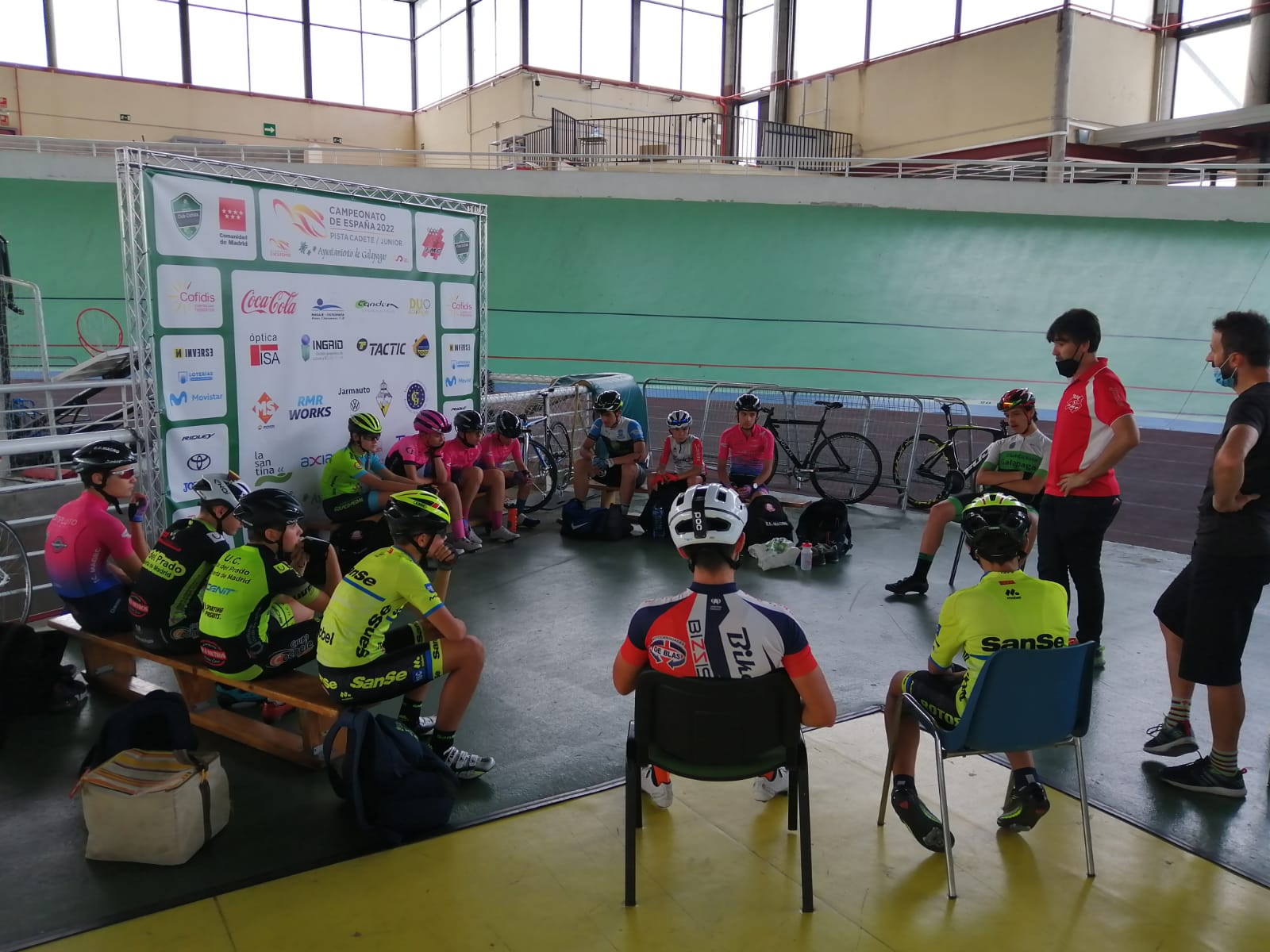 Nueva sesión de trabajo de ciclismo en pista con ciclistas de la categoría infantil