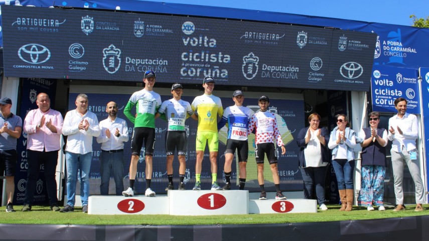 Cole-Davis-vence-na-apertura-da-Volta-Ciclista-a-provincia-da-Coruna-en-Ortigueira