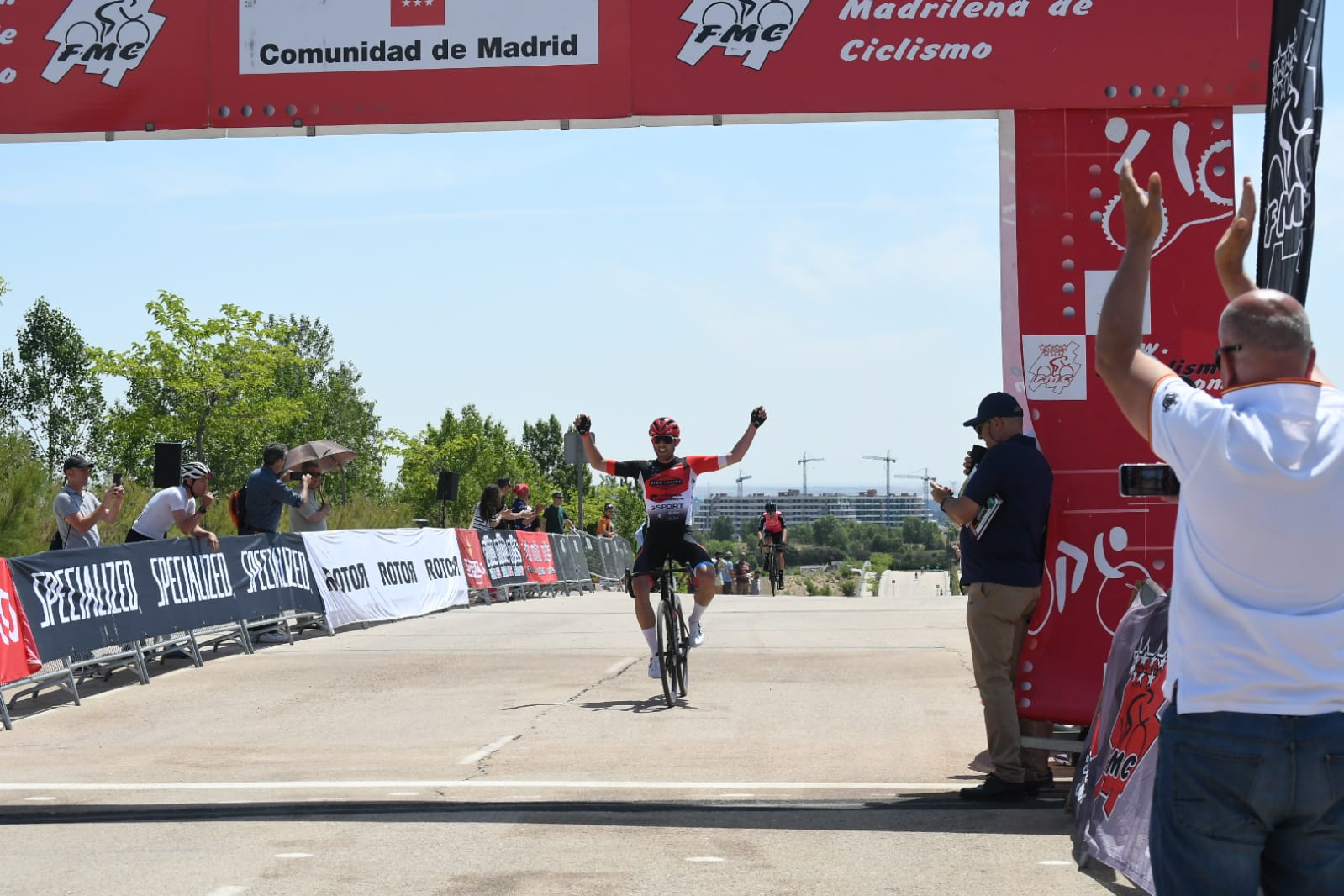 El Memorial Víctor González vivió su mejor homenaje con los triunfos de Javier Hernández y Pedro José Sánchez Cidoncha