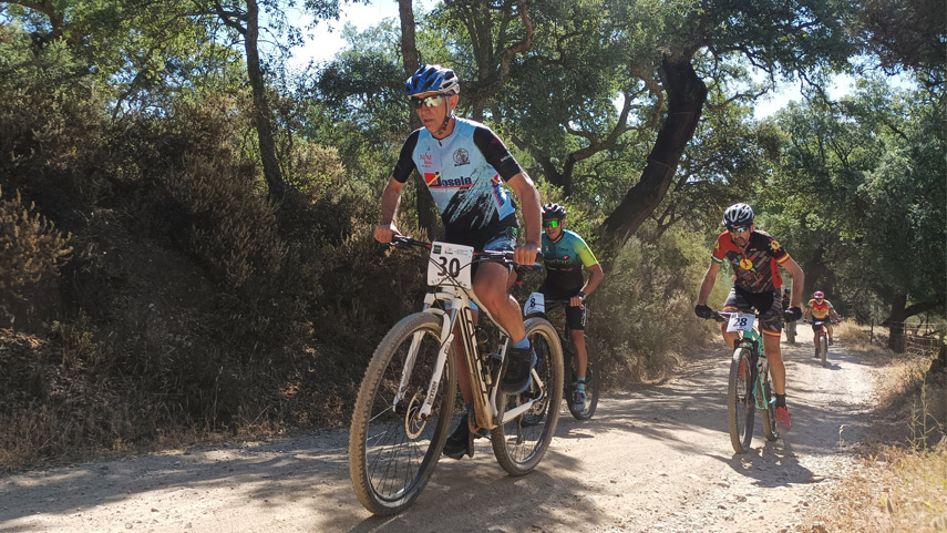 Cazalla-de-la-Sierra-hace-disfrutar-de-la-naturaleza-a-los-participantes-de-su-ruta-cicloturista