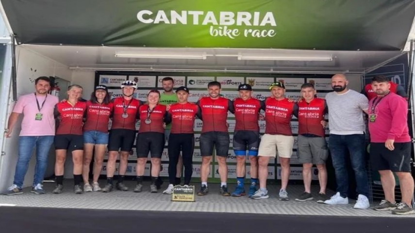Roberto-Fernandez-y-Nuria-Blanco-se-llevan-la-I-Cantabria-Bike-Race