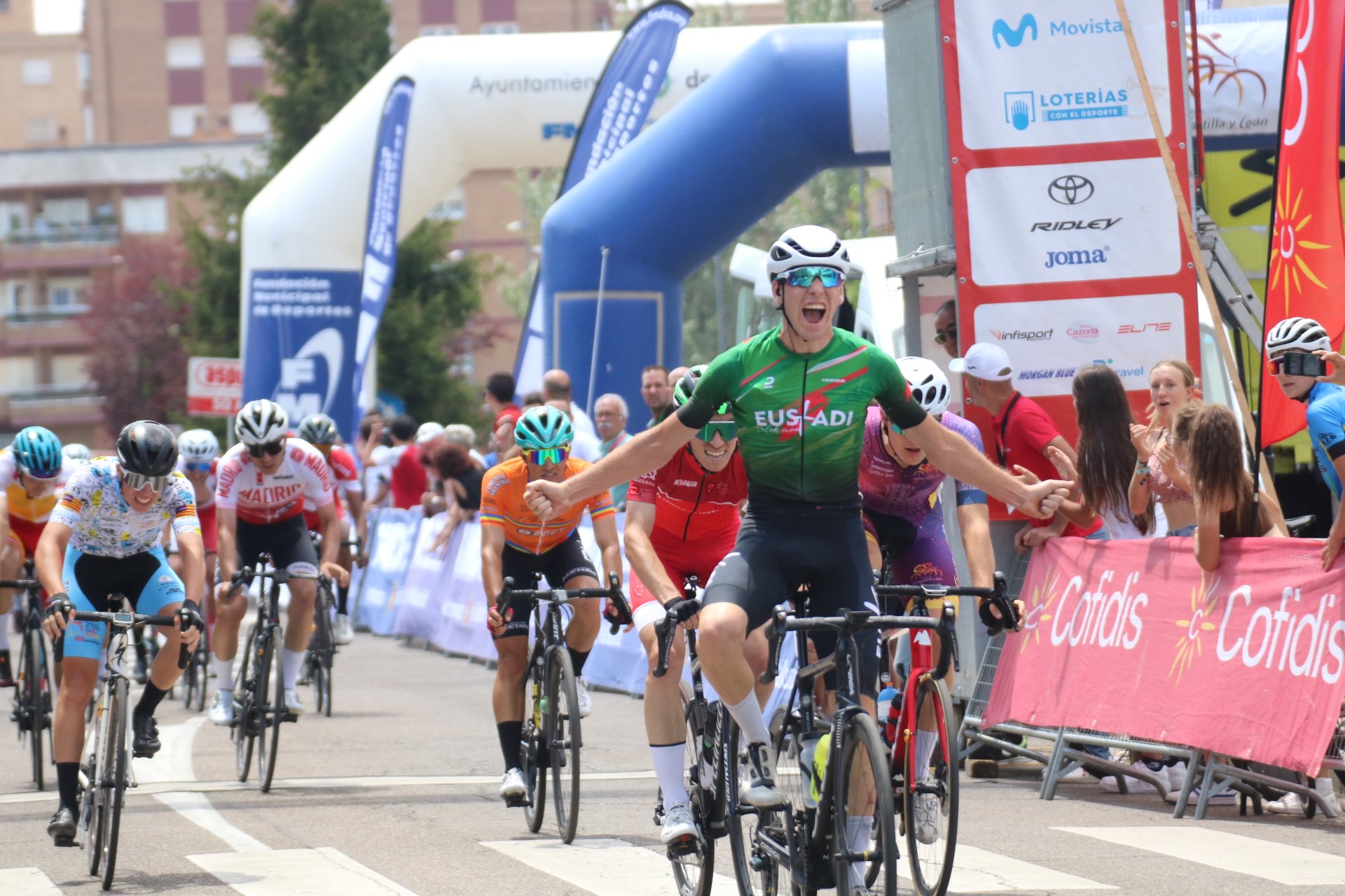 Laura Ruiz campeona de España Junior y el equipo cántabro junior femenino primero por escuadras