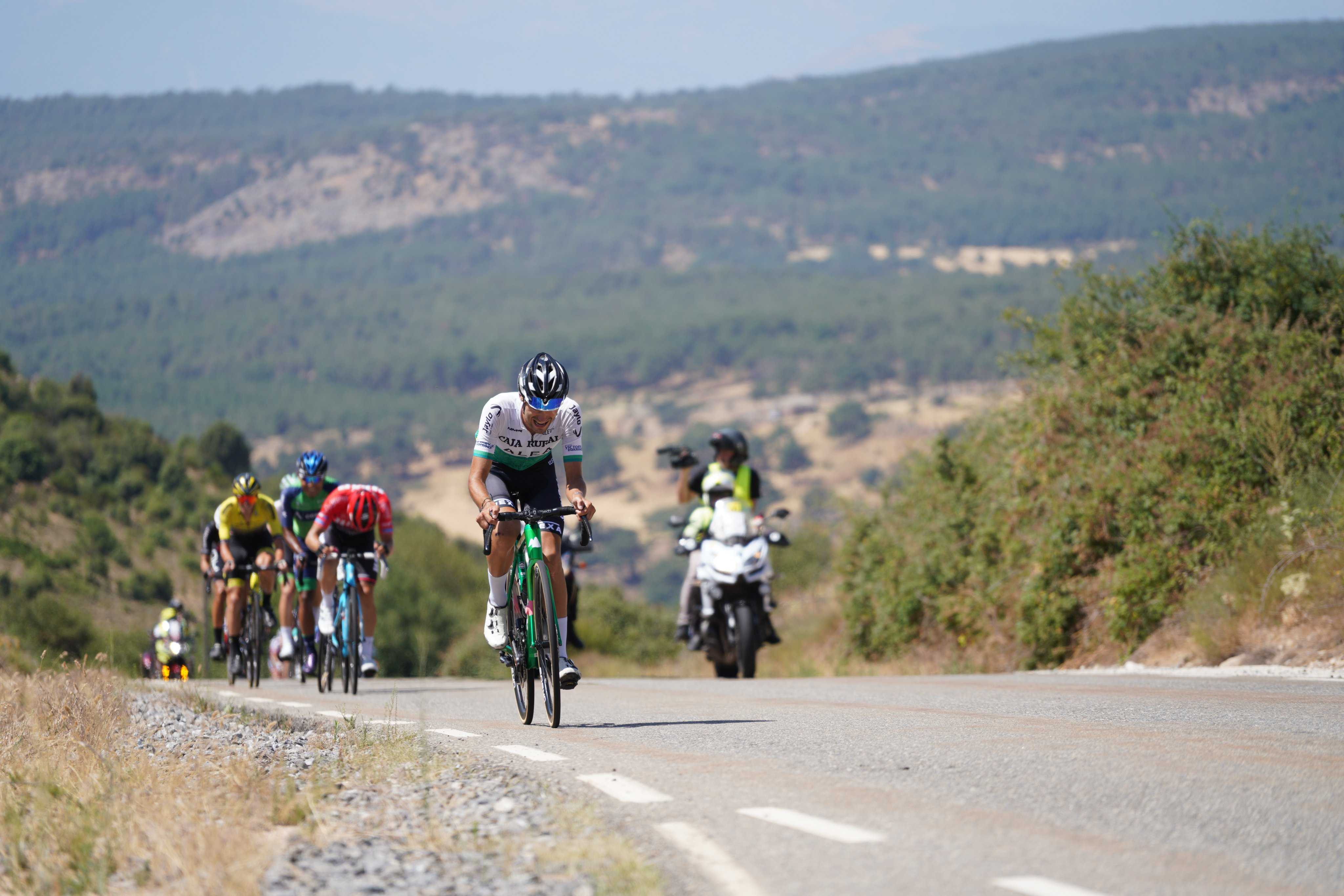 Pablo García (Caja Rural ALEA) gana una jornada final de la Vuelta a la Comunidad de Madrid neutralizada por un incendio