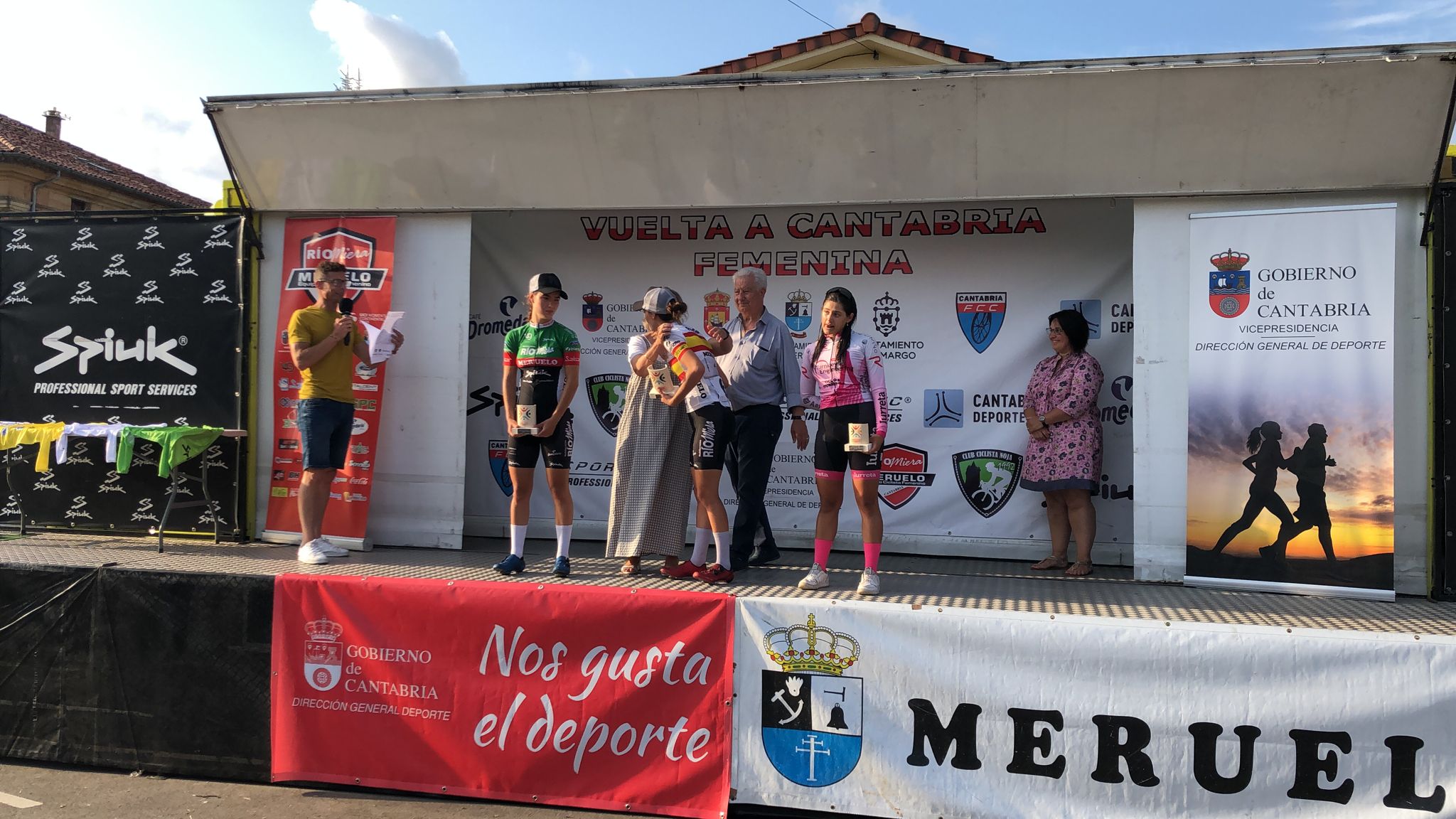 Paula Ostiz y Laura Ruiz encarrilan la Vuelta a Cantabria Femenina