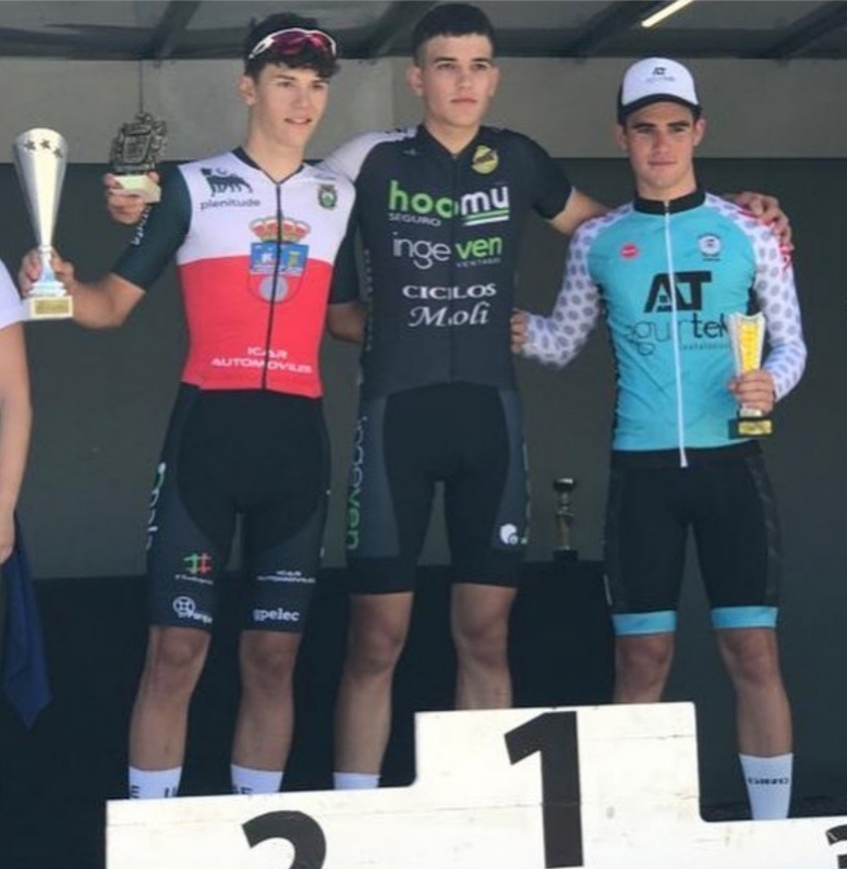 Andrei Stetsiv gana al sprint el Trofeo Ayuntamiento de Santoña cadete