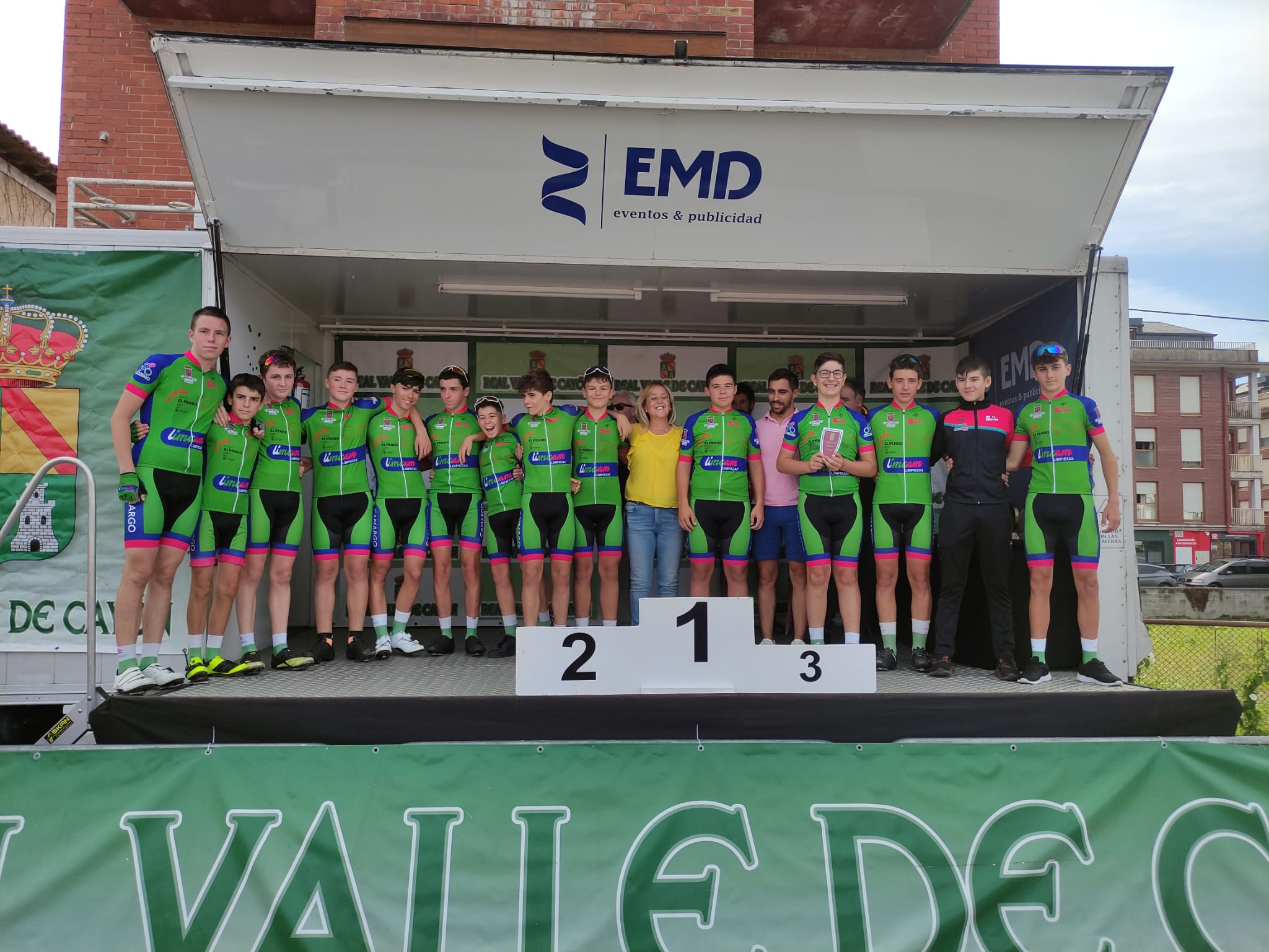 Ion Eguía y Zara Suárez se llevaron el triunfo en el VI Trofeo Bicicletas Meta en Sarón