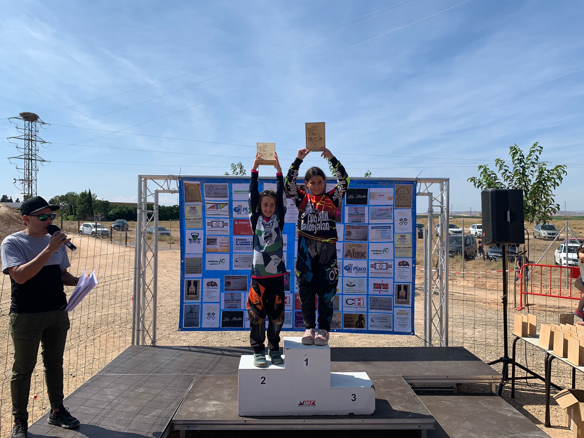 Darío Calvo y Ruth Abad afianzan liderato en la Copa Aragón BMX