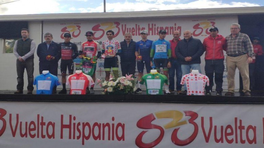 Silva-se-viste-de-rojo-en-Boo-de-Pielagos-en-la-Vuelta-a-Hispania-sub-23