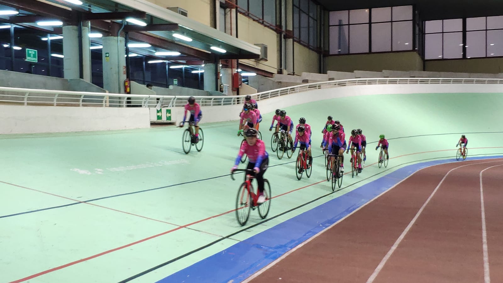 La Escuela Ciclista Rodríguez Magro pasó por las sesiones de pista de la FMC