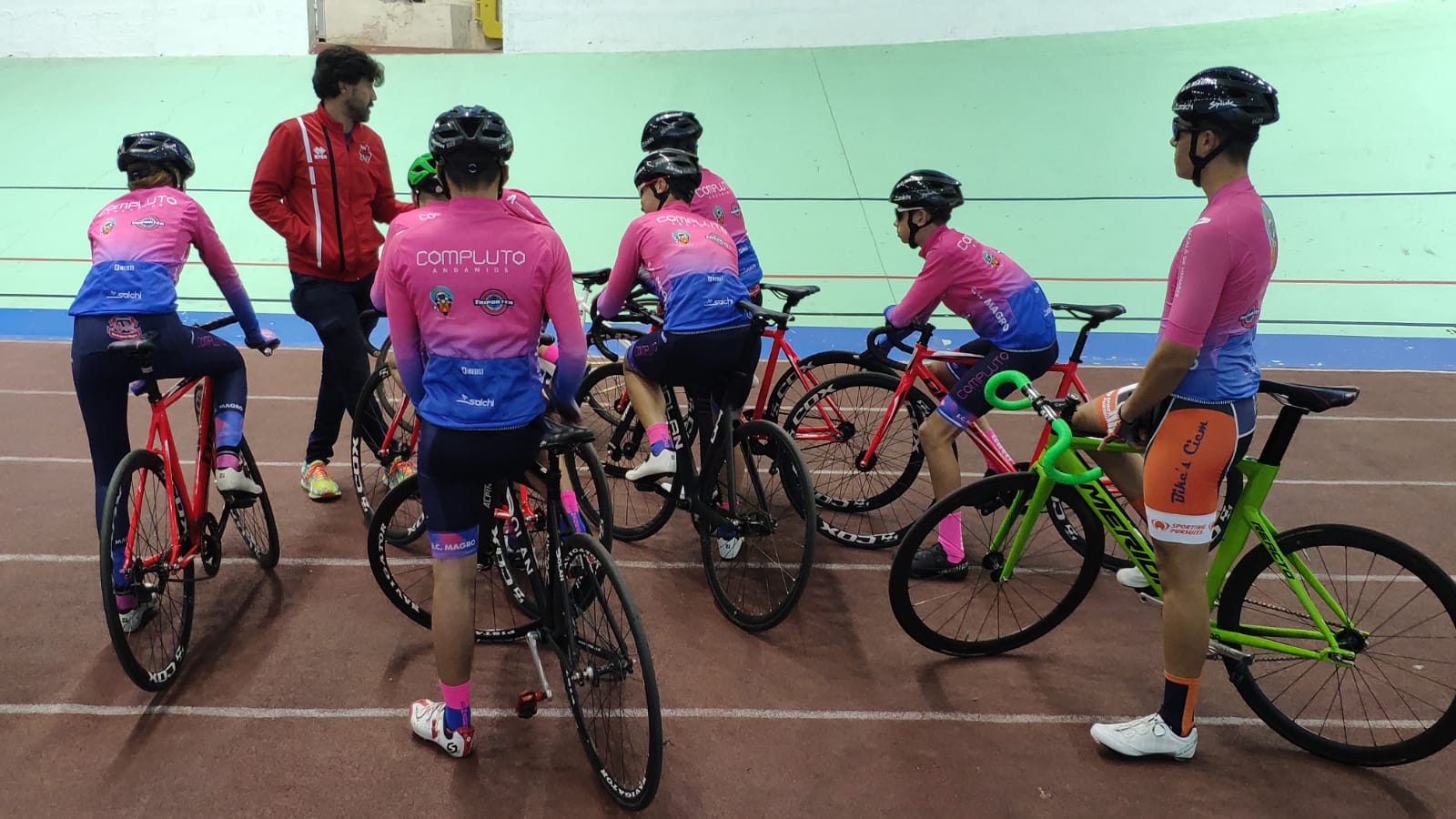 La Escuela Ciclista Rodríguez Magro pasó por las sesiones de pista de la FMC