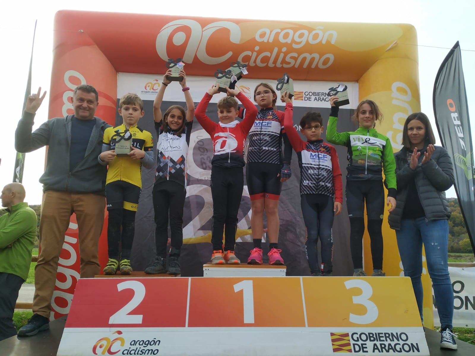 Adrián Villacampa y Lilian Soriano consolidan su liderazgo en la Copa Aragonesa de Ciclocross 22