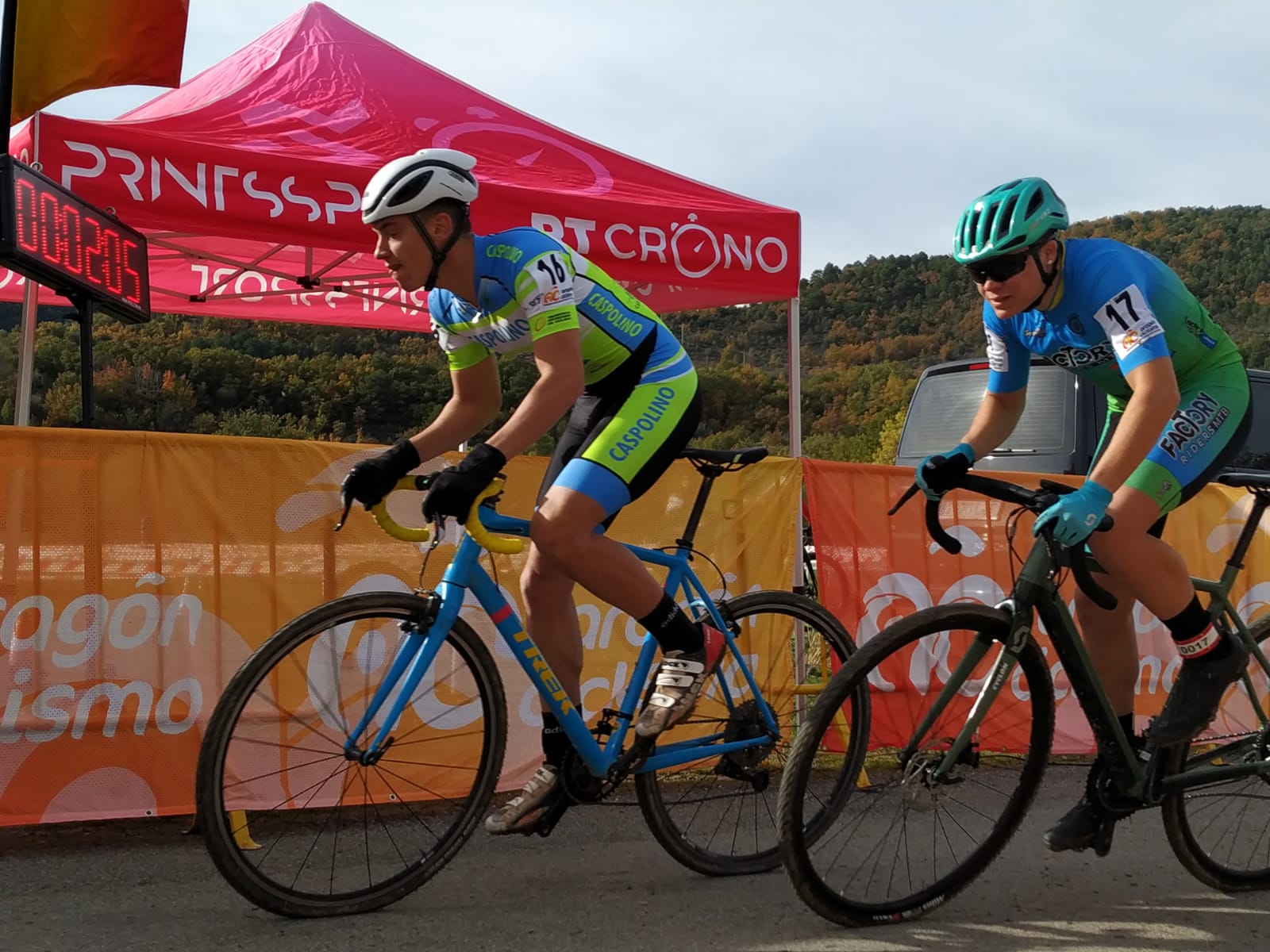Adrián Villacampa y Lilian Soriano consolidan su liderazgo en la Copa Aragonesa de Ciclocross 22