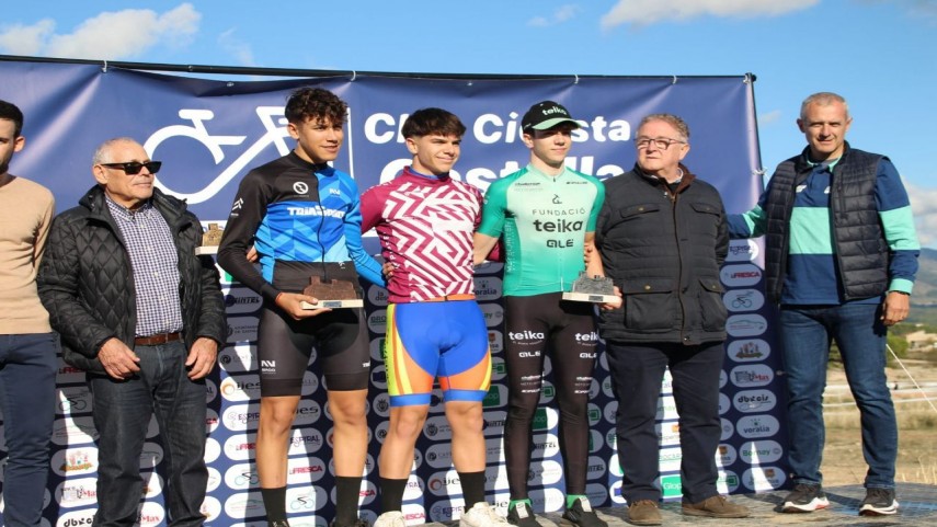 Javier-Zaera-y-Alba-Teruel-han-sido-los-mejores-en-el-II-Trofeo-Ciclocros-Joaquin-Ortega-de-Castalla