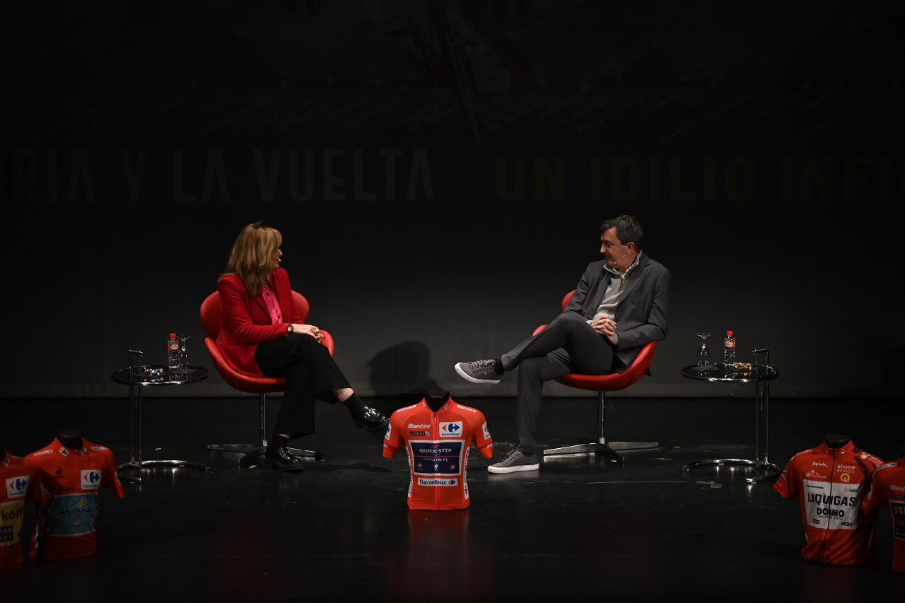 ‘Cantabria y La Vuelta, un idilio infinito’ rindió un precioso homenaje al ciclismo cántabro