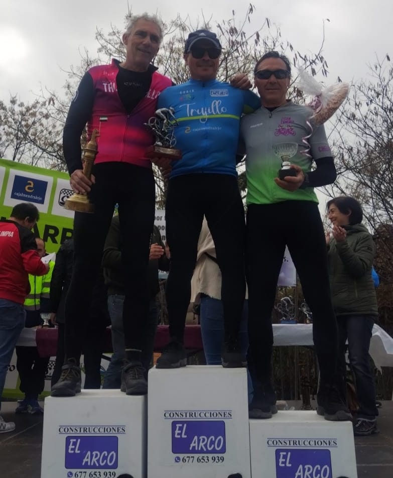 CRISTINA BARRADO Y ALVARO CORBACHO VENCEN EN LA XCMM SOTERRAÑA