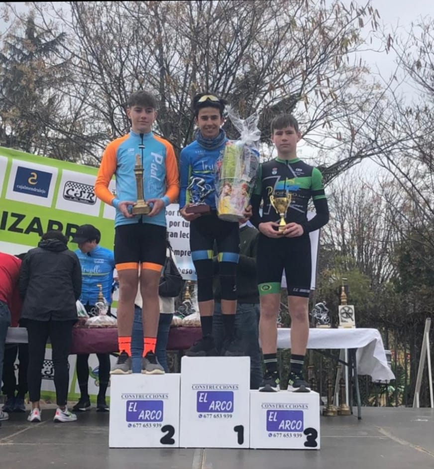 CRISTINA BARRADO Y ALVARO CORBACHO VENCEN EN LA XCMM SOTERRAÑA