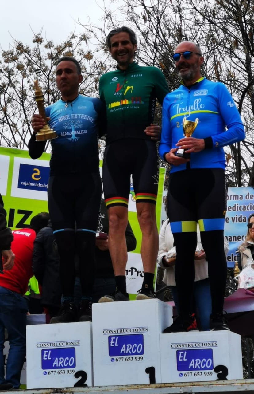 CRISTINA BARRADO Y ALVARO CORBACHO VENCEN EN LA XCMM SOTERRAÑA