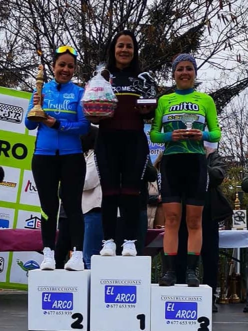 CRISTINA BARRADO Y ALVARO CORBACHO VENCEN EN LA XCMM SOTERRAÑA