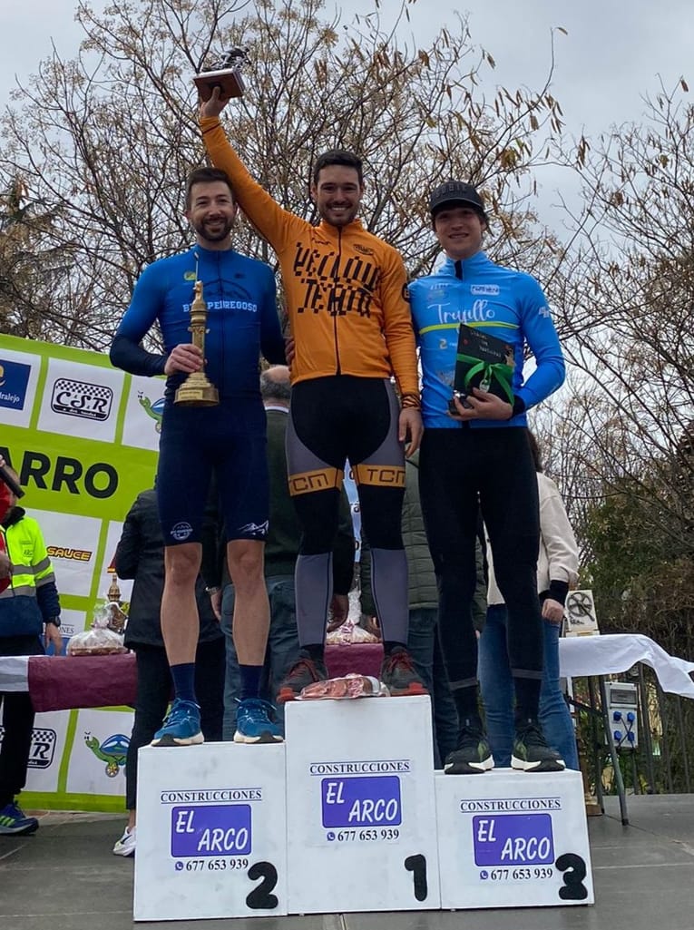 CRISTINA BARRADO Y ALVARO CORBACHO VENCEN EN LA XCMM SOTERRAÑA