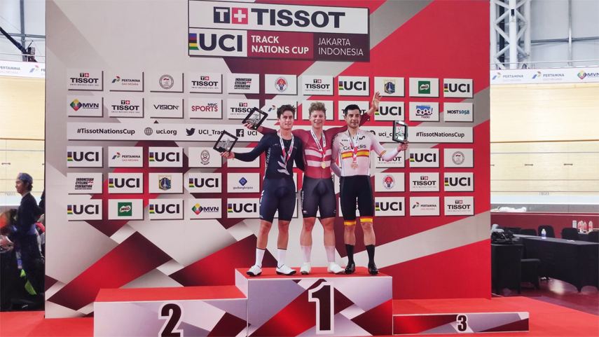 Sebastian-Mora-se-cuelga-el-bronce-en-el-omnium-de-la-Copa-de-las-Naciones-de-Pista-de-Yakarta