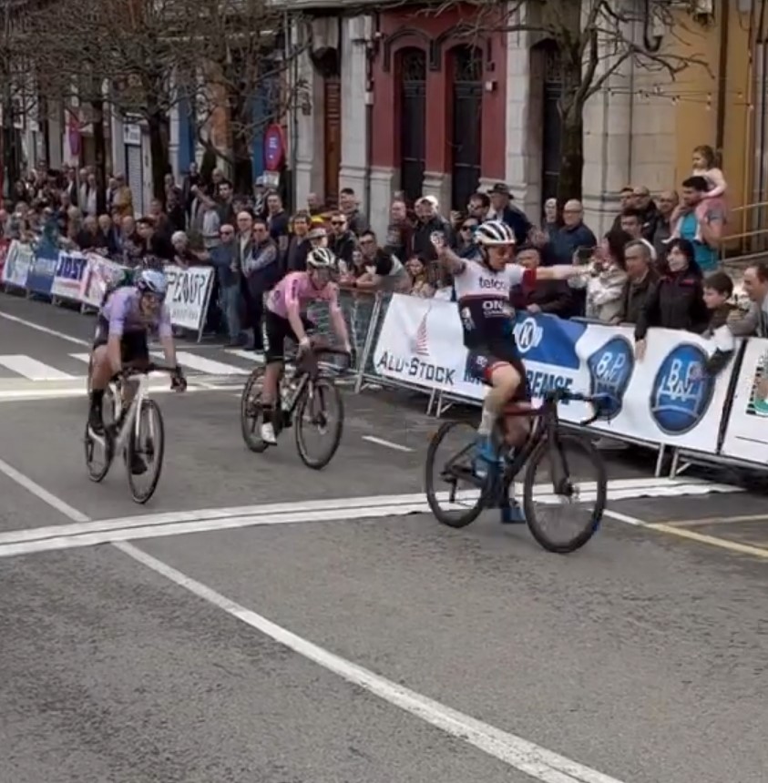 Victoria al sprint de Aritz Urra en Astillero