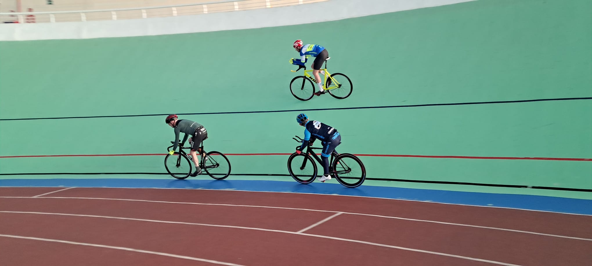 La selección madrileña de ciclismo paralímpico prepara los Nacionales de pista