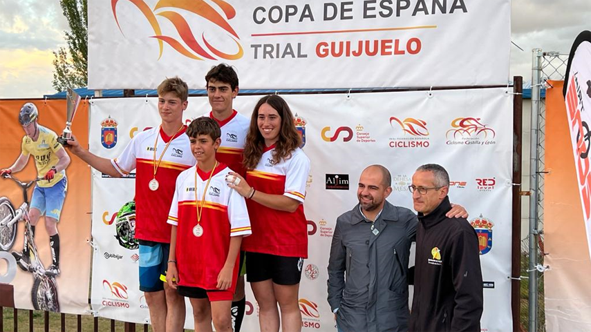 Vera-Baron-y-Borja-Conejos-ganadores-de-la-Copa-de-Espana-de-Trial-en-Guijuelo