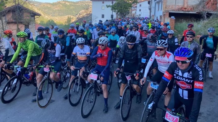 600-ciclistas-se-dan-cita-en-la-XVII-Cicloturista-Sierra-de-Gudar