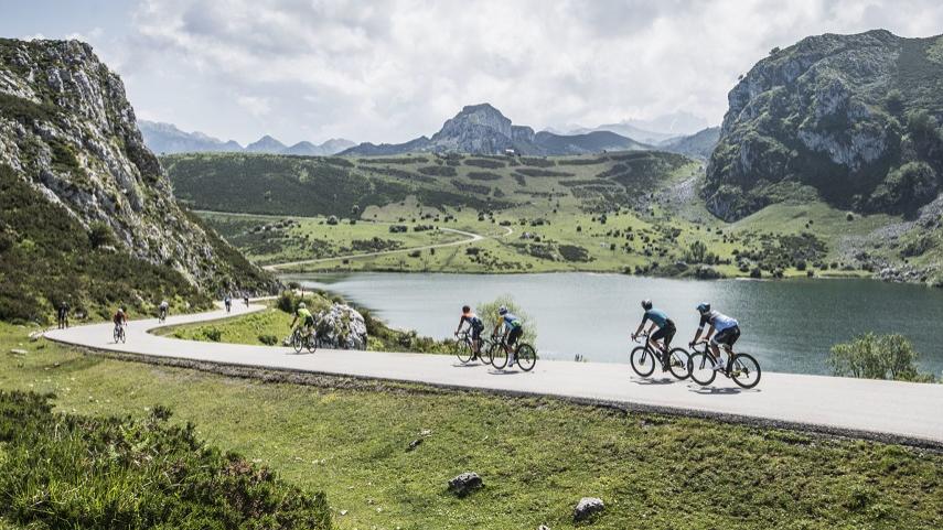 Mas-de-2000-ciclistas-presentes-en-el-Desafio-Lagos-de-Covadonga