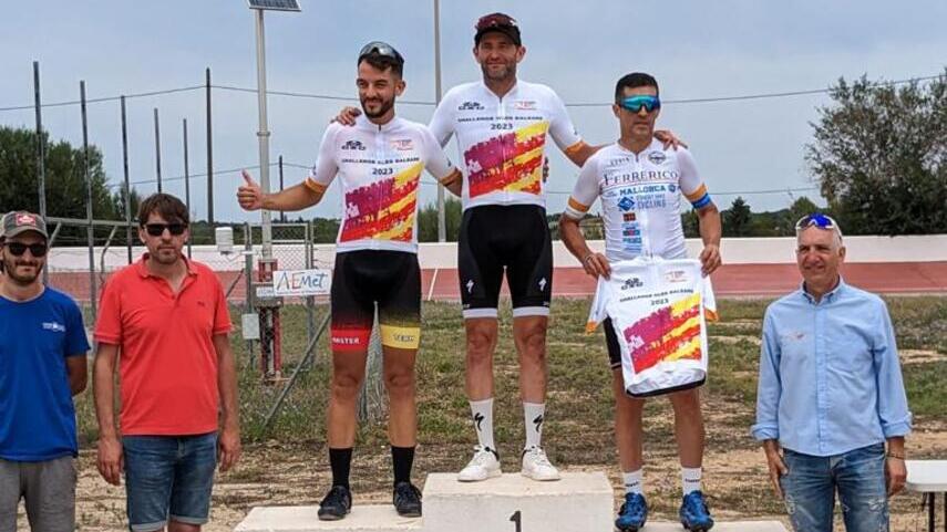 ABDoN-VICH-RAuL-FERRER-Y-FRANKI-BRUNOT-VENCEDORES-DE-LA-CHALLENGE-ILLES-BALEARS-CARRETERA